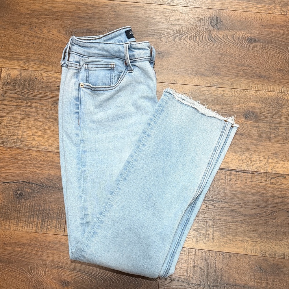 Women's Light Blue Cropped Jeans